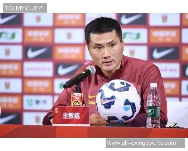 马德兴评论邵佳一上任后积极沟通国家队与俱乐部的策略与变化